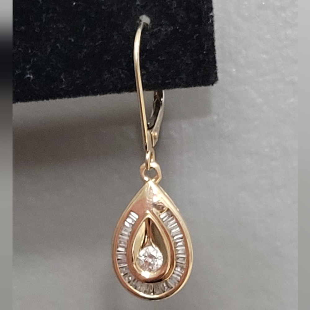14k gold and diamond earrings! - Picture 4 of 10